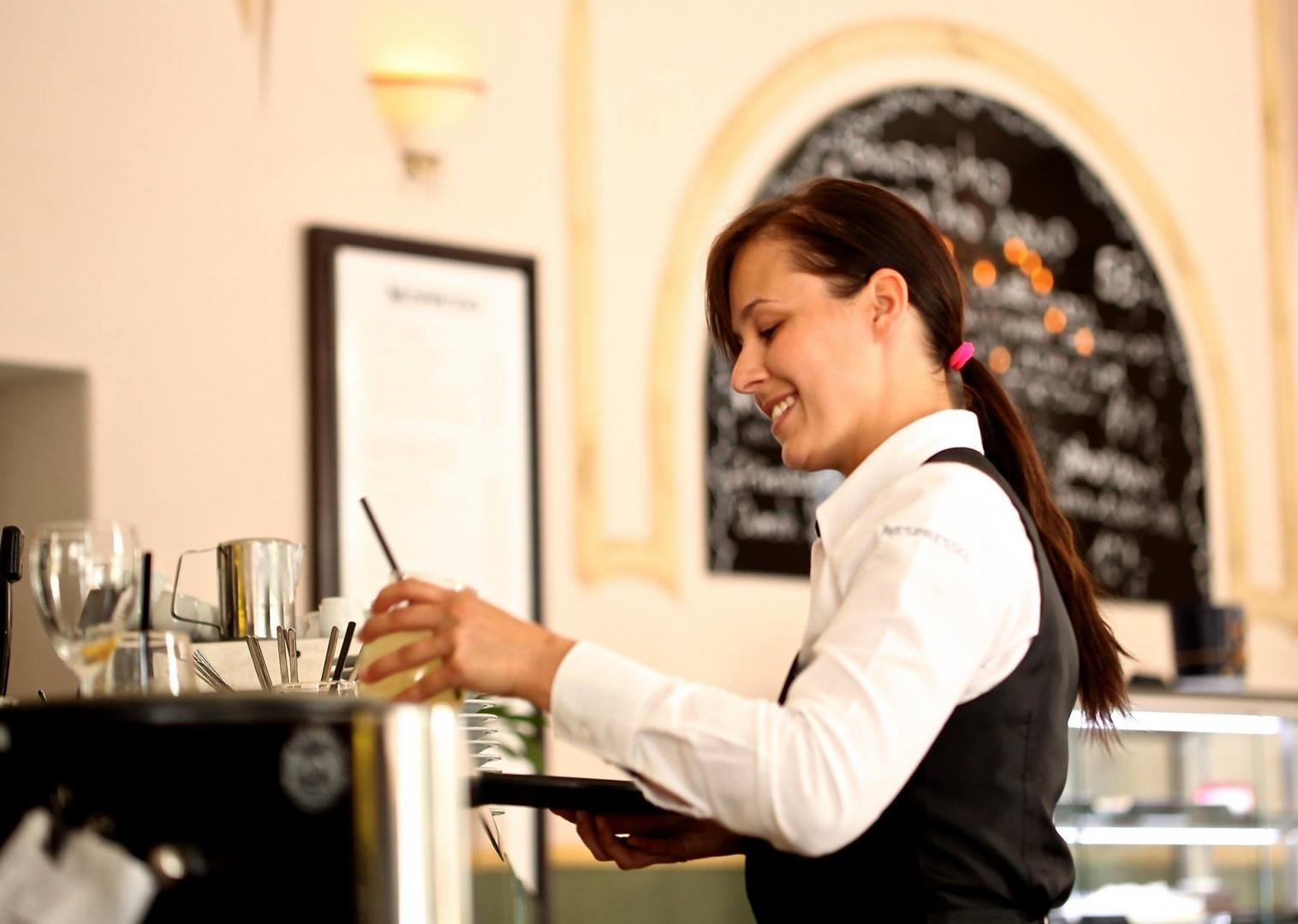 Waitress 2376728 1920 2